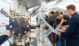 Besuchen Sie die Industrie- und Buchausstellung!